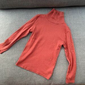 Fin & Vince Kids rust ribbed Turtleneck size 8/9